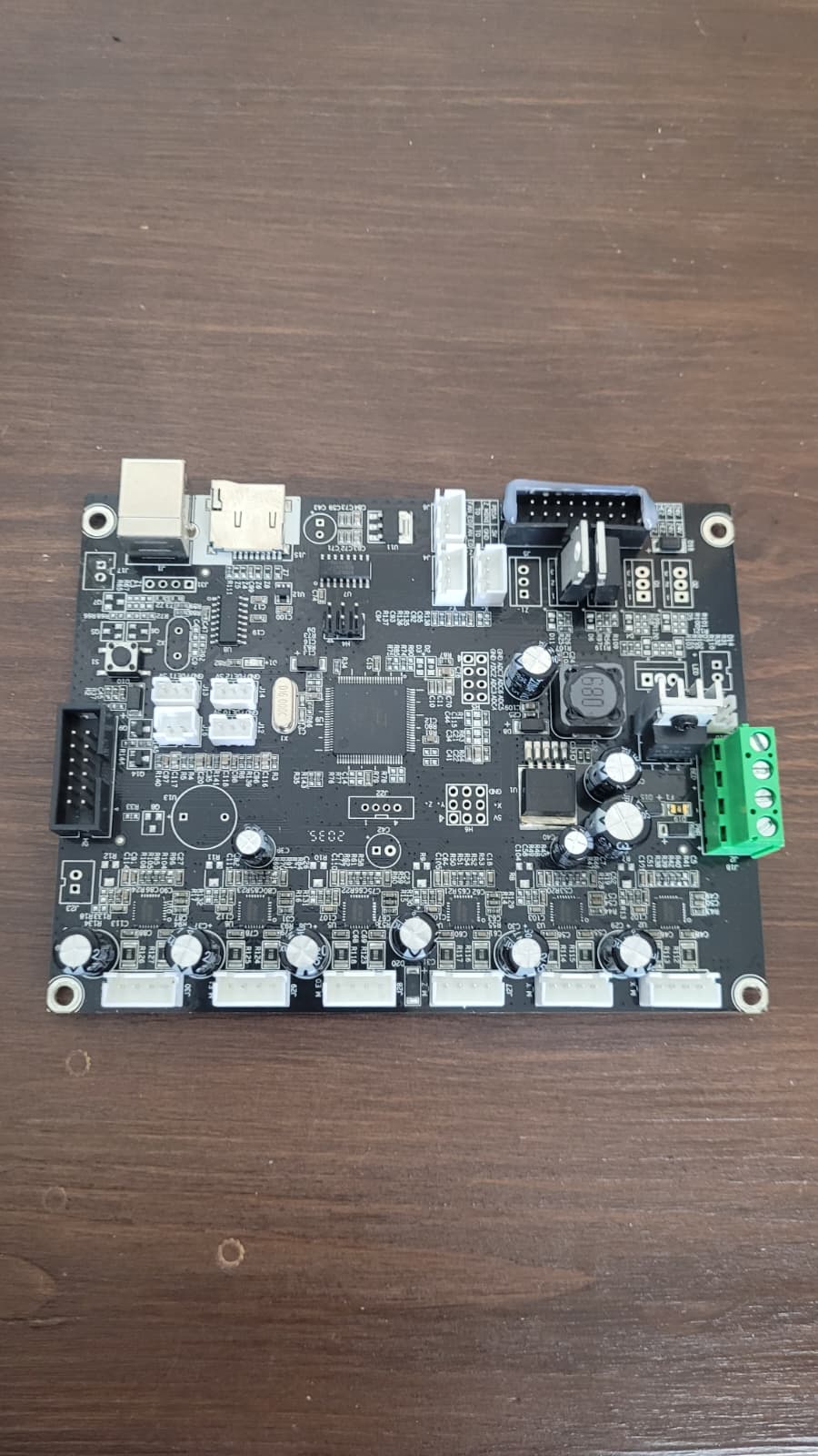 GT2560 V4.1B mainboard ja näyttö Geetech a20t 3D-tulostimelle käytetty