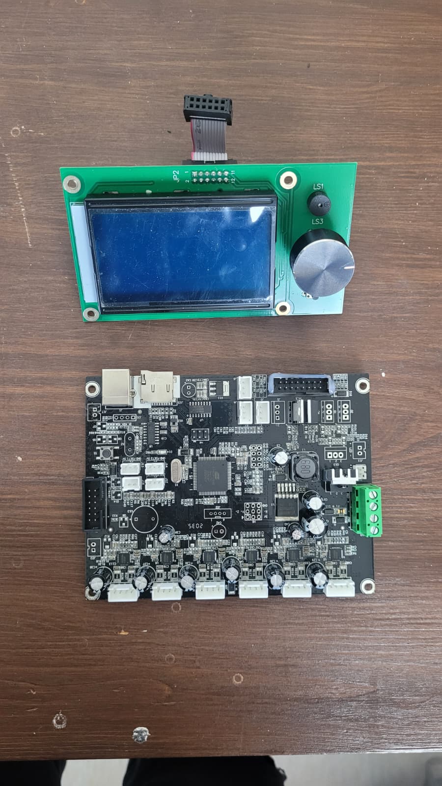 GT2560 V4.1B mainboard ja näyttö Geetech a20t 3D-tulostimelle käytetty